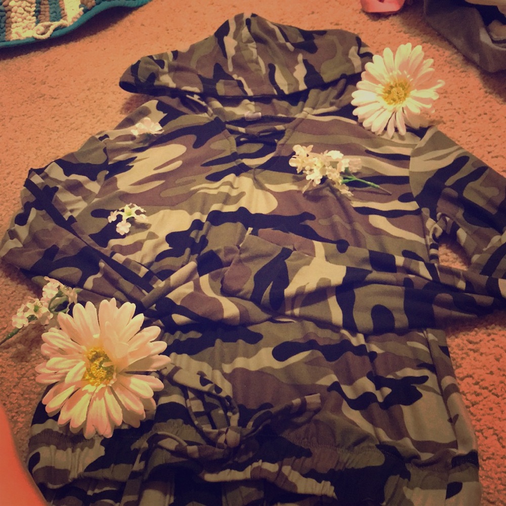 camo kind sleeve tee